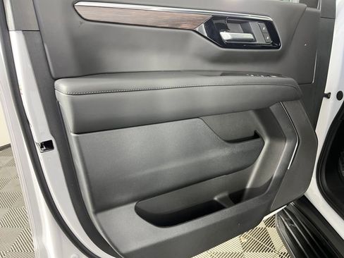 New 2025 Chevrolet Suburban LS image 10