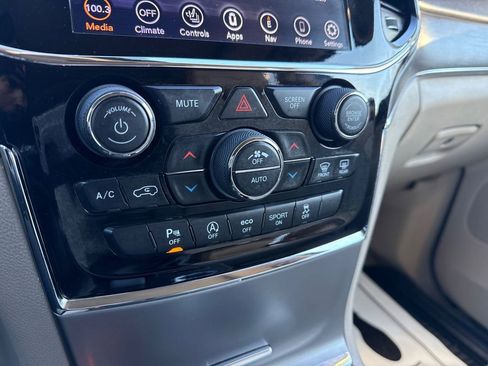 Used 2019 Jeep Grand Cherokee Overland image 25