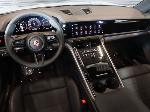 Used 2025 Porsche Panamera 4 image 19