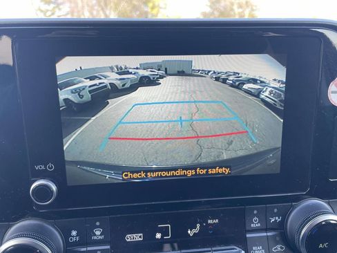 Used 2023 Toyota Highlander LE image 41