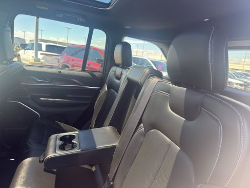 Used 2024 Jeep Grand Cherokee Limited w/ Luxury Tech Group II AWD/4WD image 35
