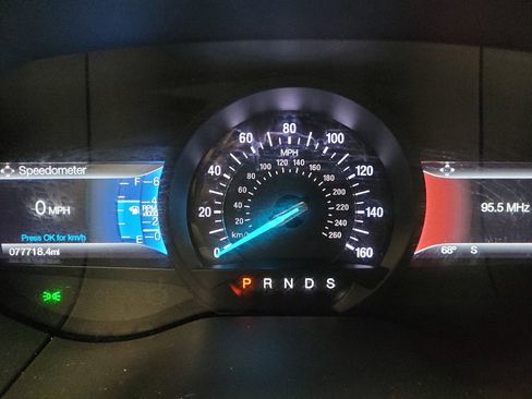 Used 2018 Ford Edge Titanium w/ Equipment Group 301A FWD image 23