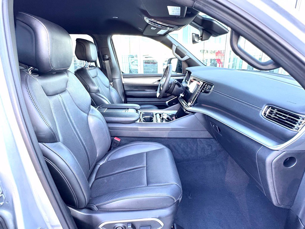 Used 2025 Jeep Wagoneer Series II AWD/4WD image 33