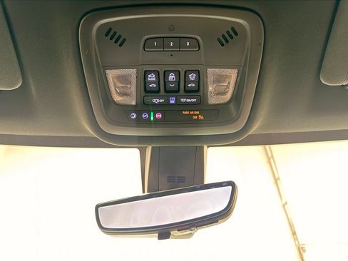 Used 2023 Chevrolet Traverse Premier FWD image 24
