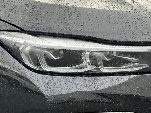 Used 2022 BMW 740i w/ M Sport Package image 12