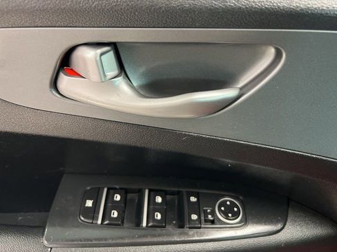 Used 2020 Kia Forte LXS FWD image 19