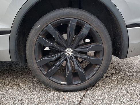 Used 2021 Volkswagen Tiguan SE R-Line image 9