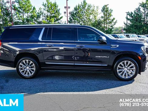 Used 2023 GMC Yukon XL Denali RWD image 8