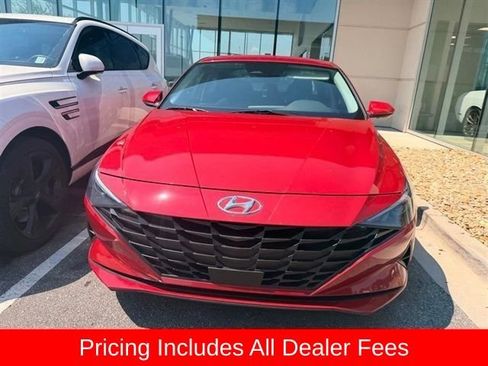 Used 2023 Hyundai Elantra SEL w/ Convenience Package FWD image 2