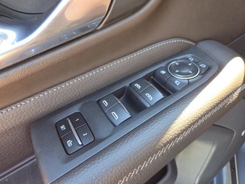 Used 2021 GMC Yukon Denali w/ Denali Premium Package AWD/4WD image 11
