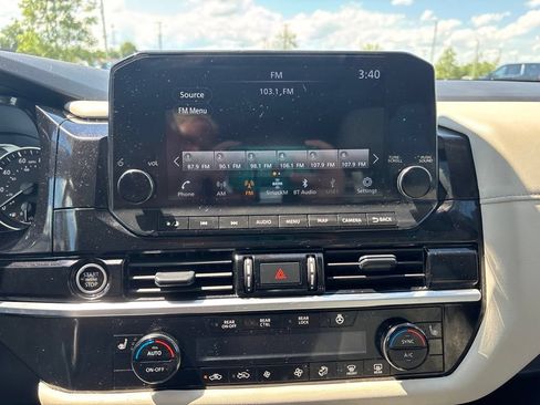 Used 2024 Nissan Pathfinder SL w/ SL Premium Package AWD/4WD image 7