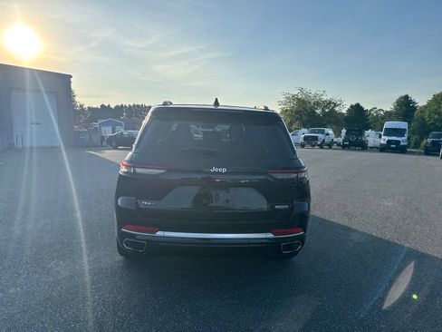 Used 2023 Jeep Grand Cherokee Summit AWD/4WD image 5