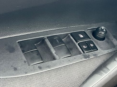 Used 2023 Toyota Corolla LE image 14