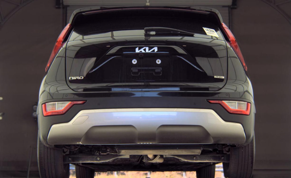 Used 2025 Kia Niro EX w/ EX Cold Weather Package FWD image 7