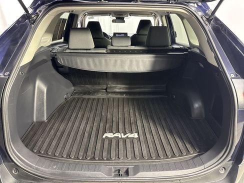 Used 2021 Toyota RAV4 XLE AWD/4WD image 26