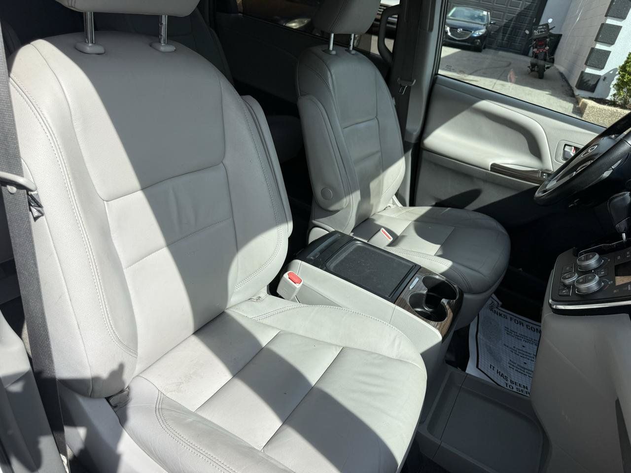 Used 2018 Toyota Sienna XLE Premium AWD/4WD image 9