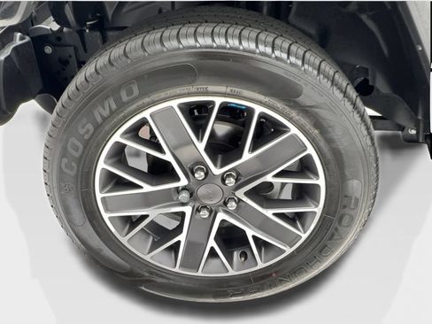 Used 2023 Jeep Wrangler Unlimited Sahara AWD/4WD image 12