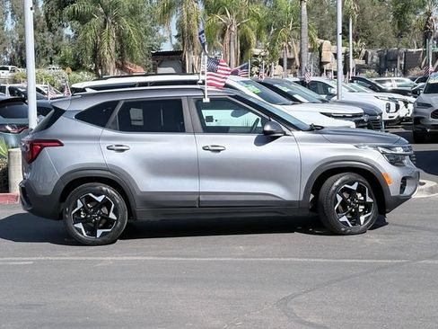 Used 2024 Kia Seltos EX FWD image 4
