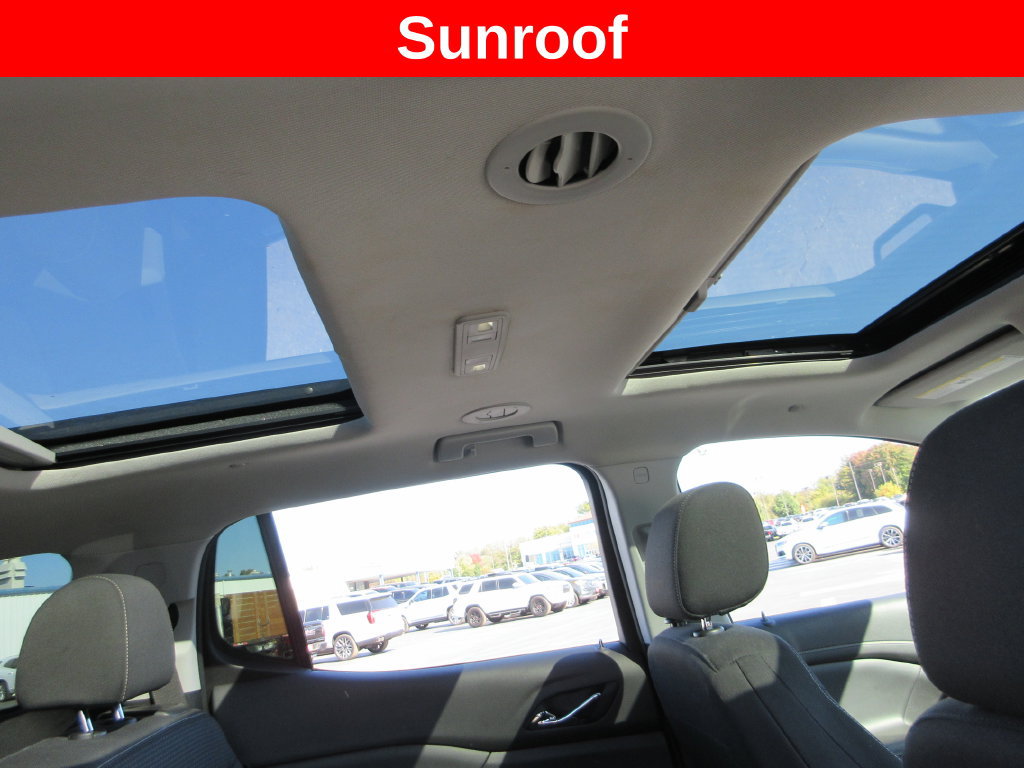 Used 2022 GMC Acadia SLE w/ Driver Convenience Package FWD image 15