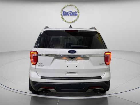 Used 2018 Ford Explorer XLT AWD/4WD image 4