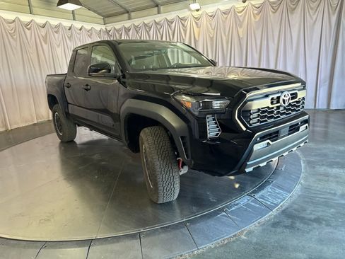 Used 2024 Toyota Tacoma TRD Off-Road AWD/4WD image 3