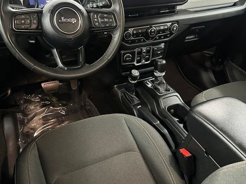 Used 2024 Jeep Wrangler Unlimited w/ Convenience Group AWD/4WD image 22