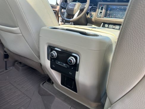 Used 2021 GMC Yukon XL Denali w/ Denali Premium Package AWD/4WD image 16