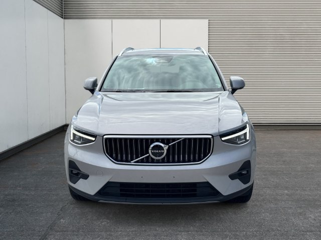 Used 2025 Volvo XC40 B5 Plus AWD/4WD image 8