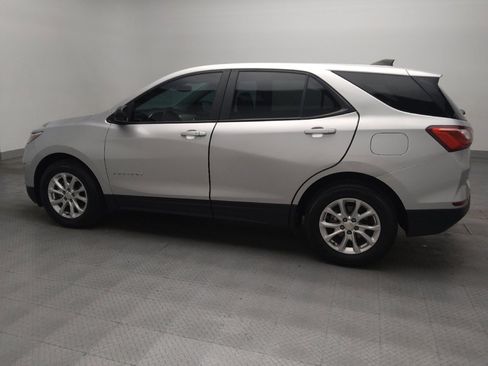 Used 2021 Chevrolet Equinox LS w/ LS Convenience Package FWD image 3