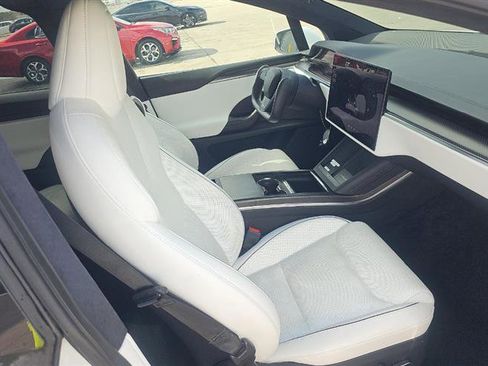 Used 2022 Tesla Model X Plaid image 6