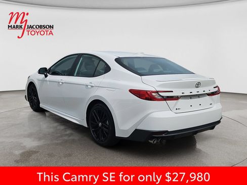 Used 2025 Toyota Camry SE FWD image 14