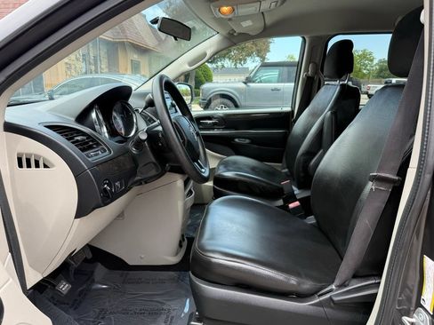Used 2016 Dodge Grand Caravan SE w/ Quick Order Package 29E SE FWD image 10