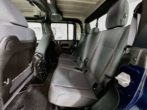 Used 2025 Jeep Gladiator Rubicon w/ Convenience Group AWD/4WD image 25