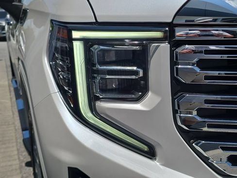 Used 2023 GMC Sierra 1500 Denali w/ Technology Package AWD/4WD image 10