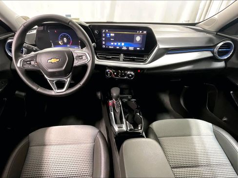 Used 2025 Chevrolet Trax LT w/ LT Convenience Package image 22