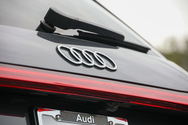 Used 2025 Audi Q5 Premium Plus w/ Premium Plus AWD/4WD image 28
