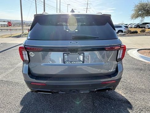 Used 2025 Ford Explorer ST-Line image 13
