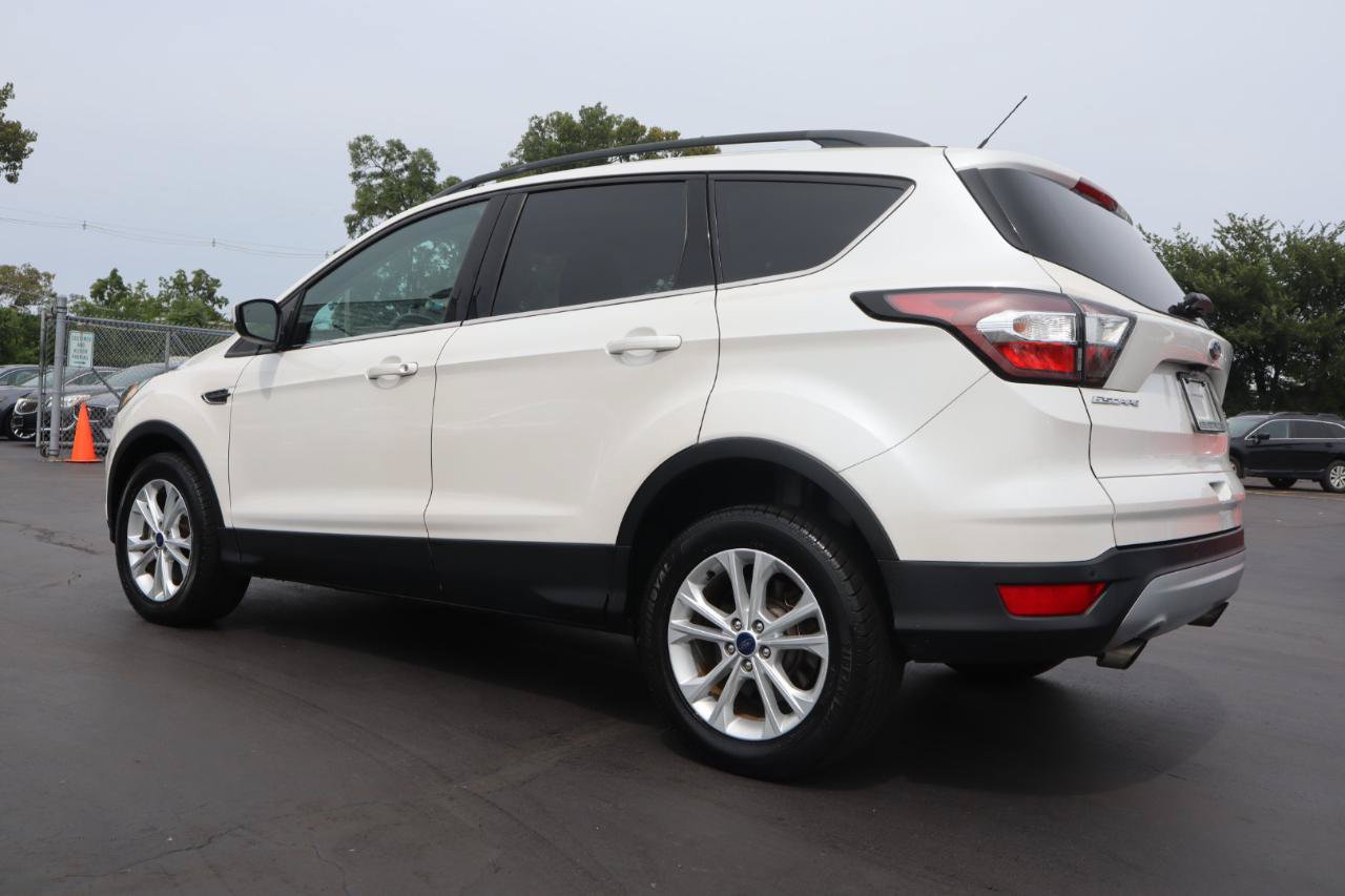Used 2017 Ford Escape SE w/ Equipment Group 201A AWD/4WD image 3