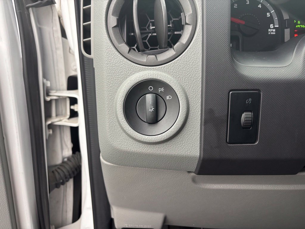 Used 2011 Ford E-350 and Econoline 350 XLT RWD image 25
