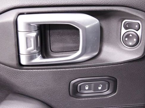 Used 2022 Jeep Wrangler Unlimited Sahara w/ Cold Weather Group image 16