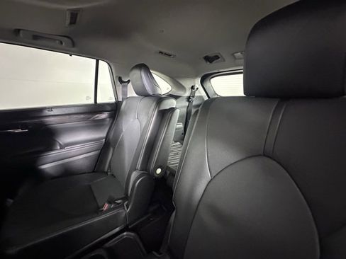 Used 2023 Toyota Highlander Limited image 18