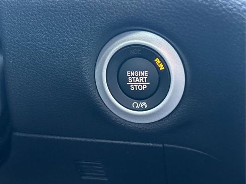 New 2026 Chrysler Pacifica Select image 17