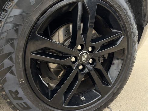 Used 2018 Land Rover Range Rover Velar S image 11