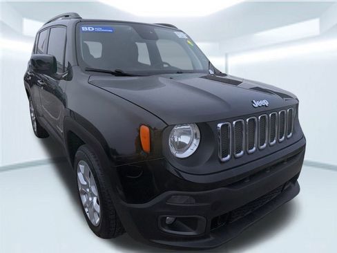 Used 2018 Jeep Renegade Latitude w/ Popular Equipment Group image 5