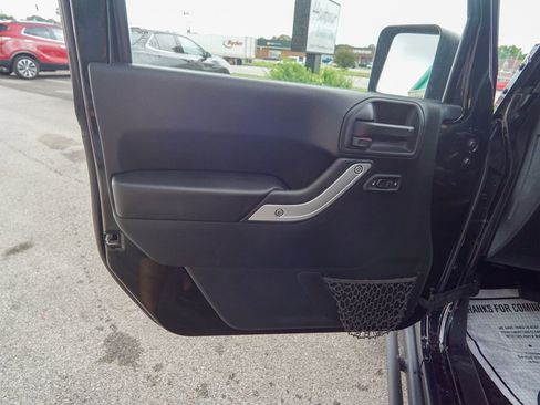 Used 2016 Jeep Wrangler Rubicon AWD/4WD image 14
