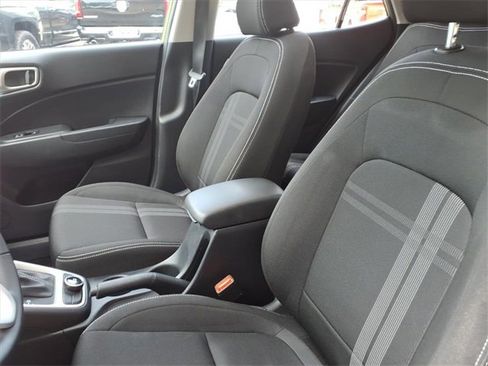 Used 2022 Hyundai Venue SEL image 11