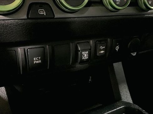 Used 2019 Toyota Tacoma TRD Off-Road image 29