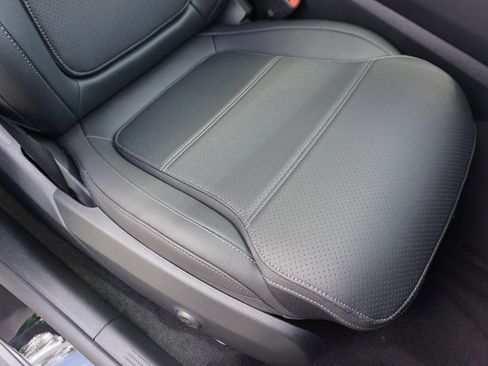 Used 2025 Mercedes-Benz GLC 300 4MATIC image 69