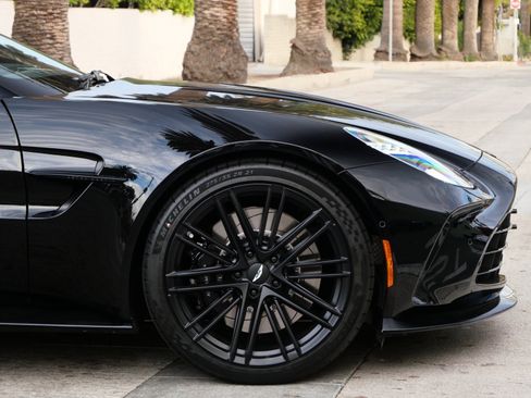 Used 2025 Aston Martin V8 Vantage Coupe image 4