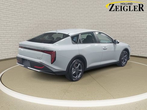 New 2026 Kia K4 LXS image 5